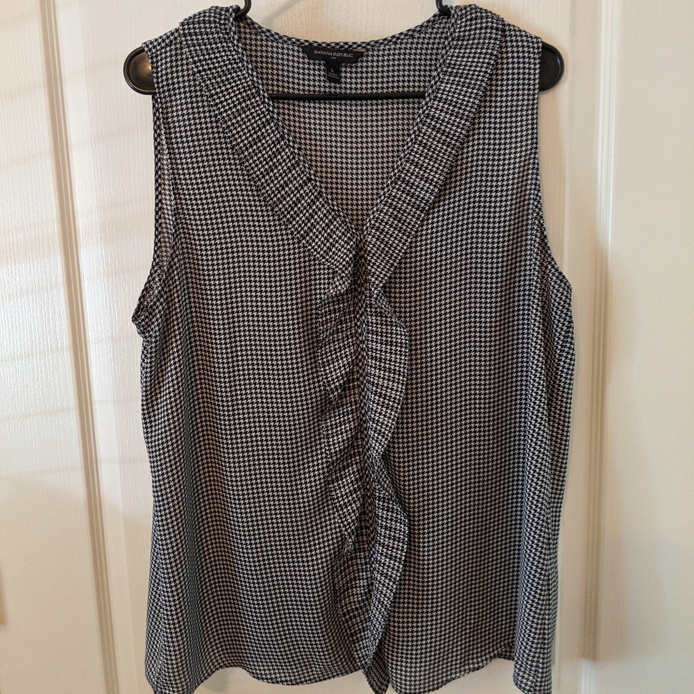 Banana Republic Houndstooth blouse with ruffle